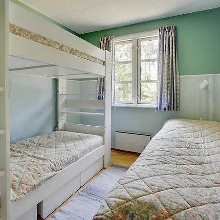Two-bedroom Holiday In * Hals