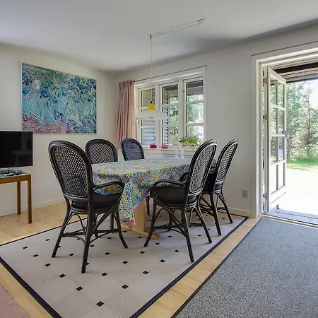 Two-bedroom Holiday In * Hals